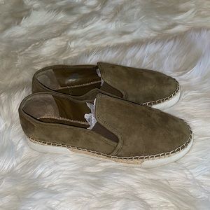 Vince Camuto size 7.5 olive green suede loafers